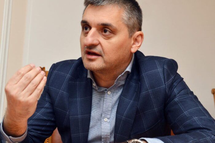 Кирил Добрев свиква извънредно заседание за промените в Закона за движение по пътищата