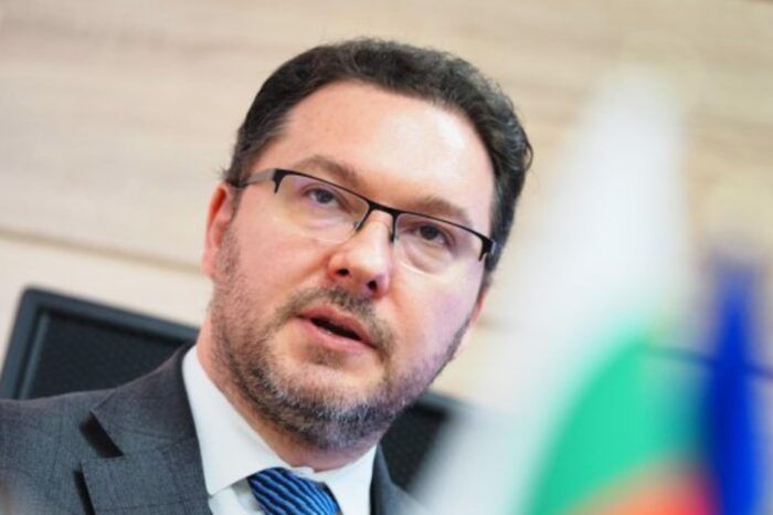 Вътрешният министър: Цивилни патрулки ще дисциплинират агресивните шофьори